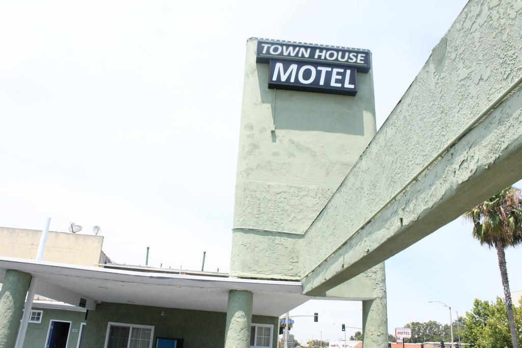 Town House Motel Lynwood Exterior foto