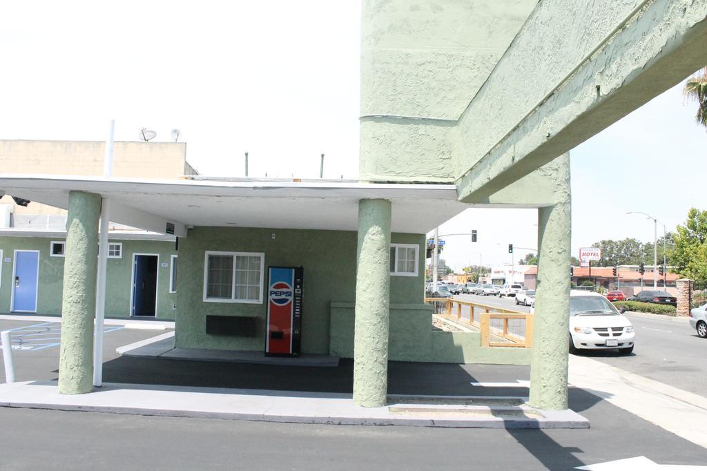 Town House Motel Lynwood Exterior foto