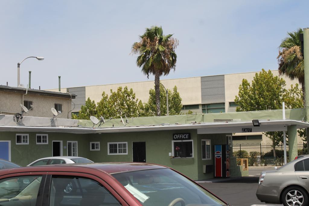 Town House Motel Lynwood Exterior foto