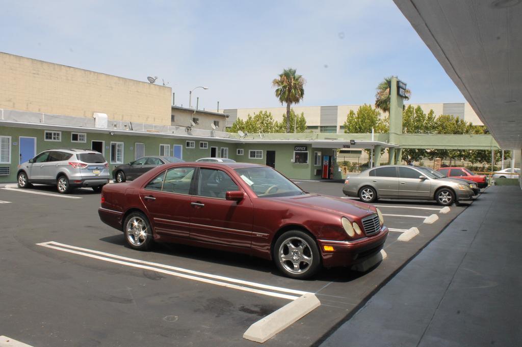 Town House Motel Lynwood Exterior foto