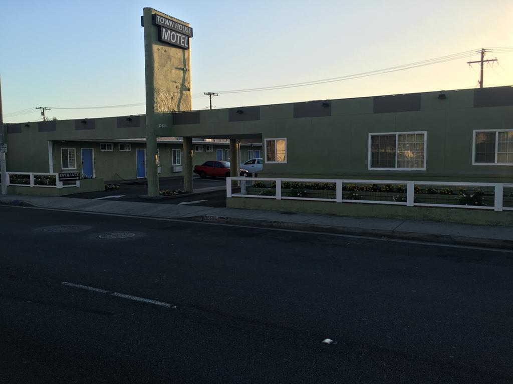 Town House Motel Lynwood Exterior foto